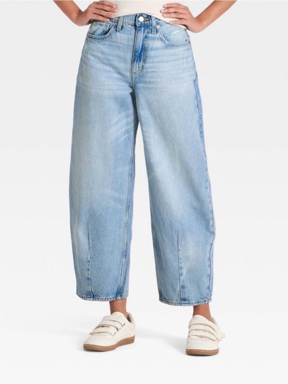 NWT Univesal Thread high Rise Barrel light wash denim jeans 14